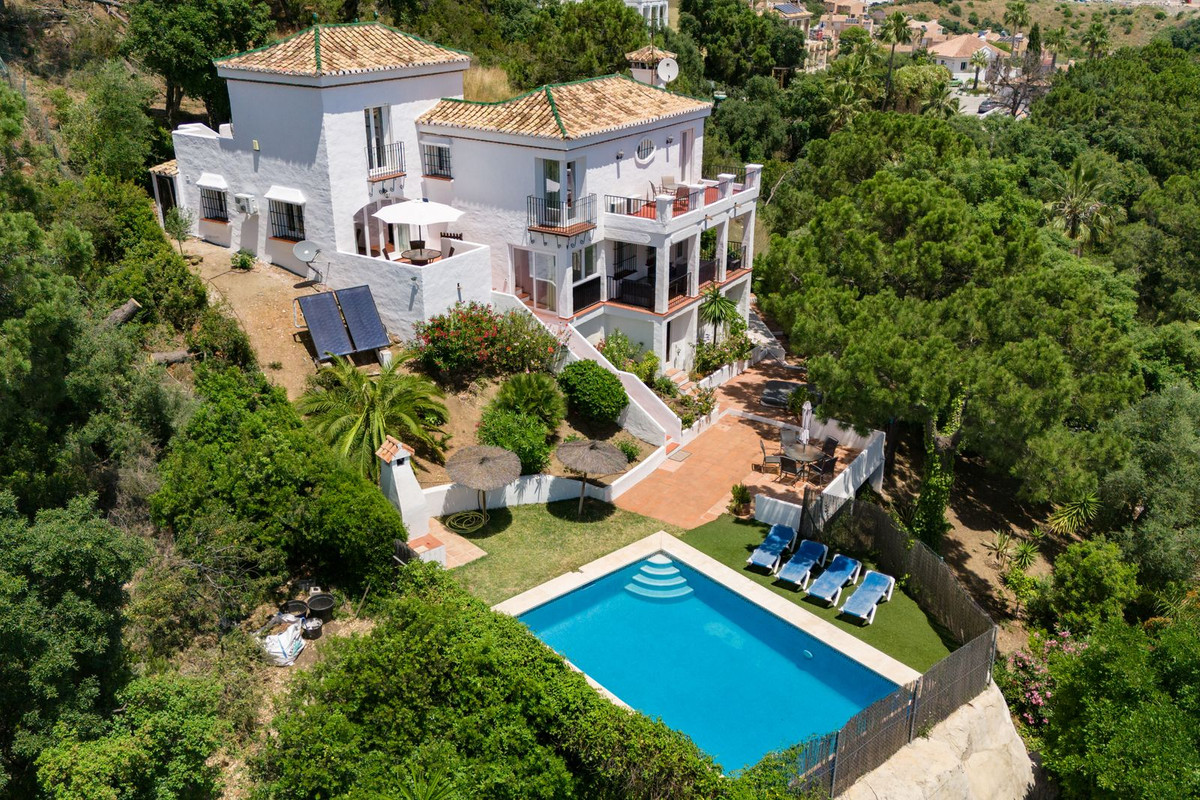 Detached Villa · Estepona — Costa del Sol
